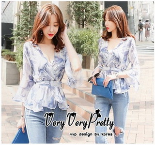 เสื้อชีฟองคอวีสีขาวฟ้า