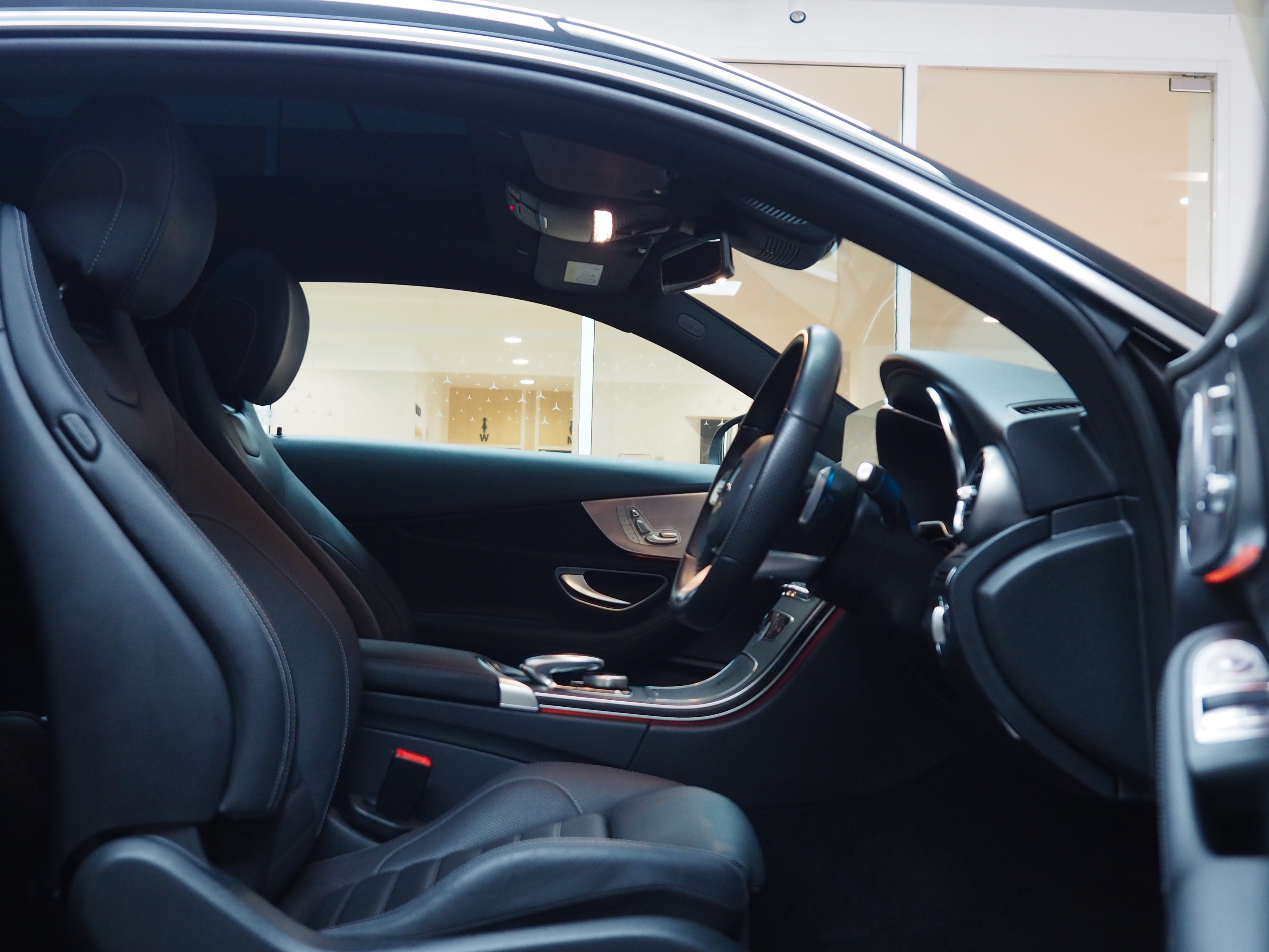 จองแล้ว C200 Coupe AMG Dynamic W205