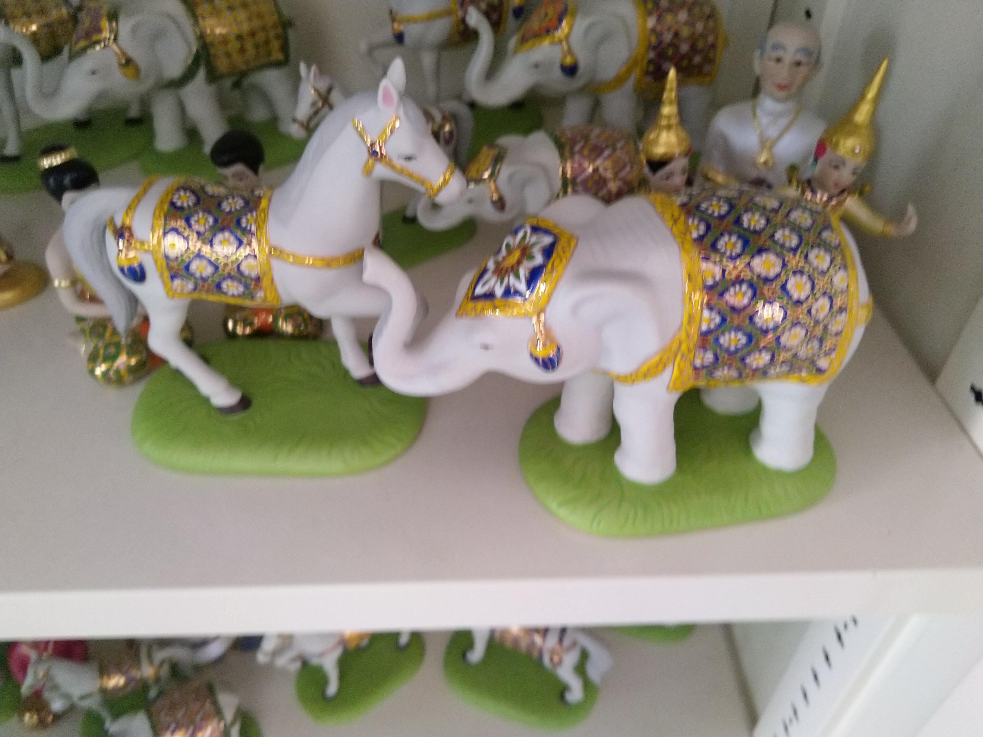 ตุ๊กตาช้างม้าเบญจรงค์คู่ละ