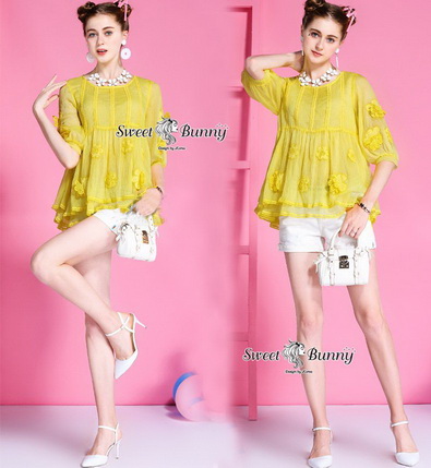 เสื้อทรงหวานๆ คอกลมลำตัวระบายปล่อยๆ