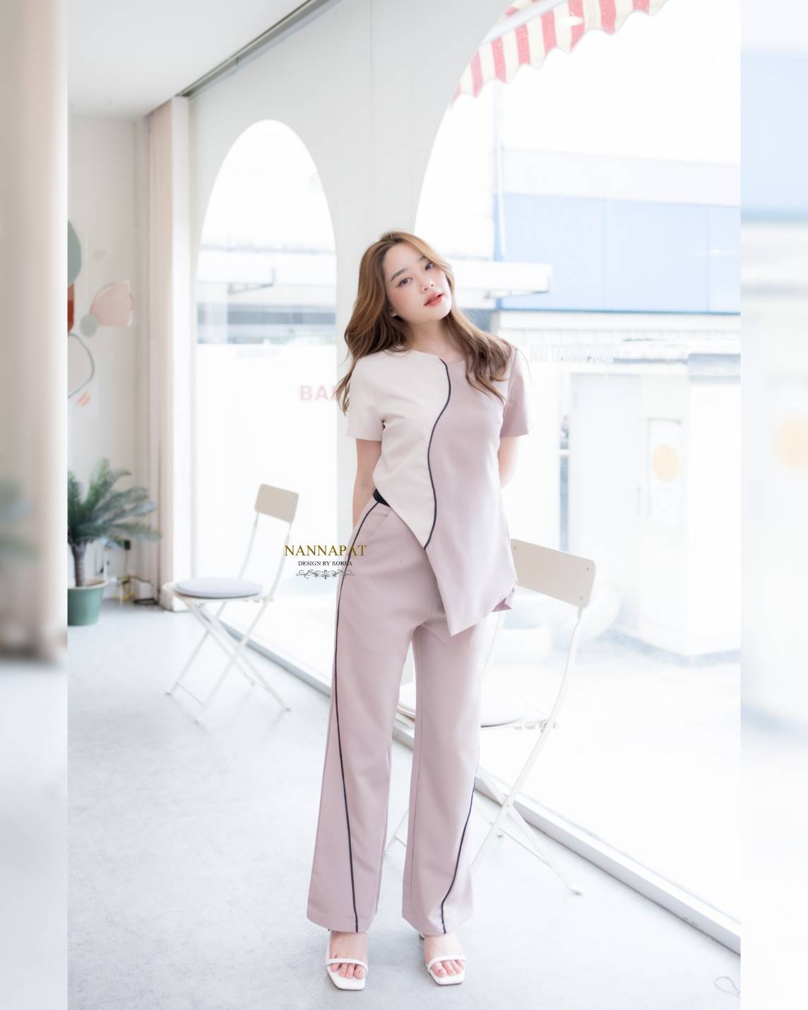 เสื้อทูโทนตัดเส้นดำ ซิปหลัง