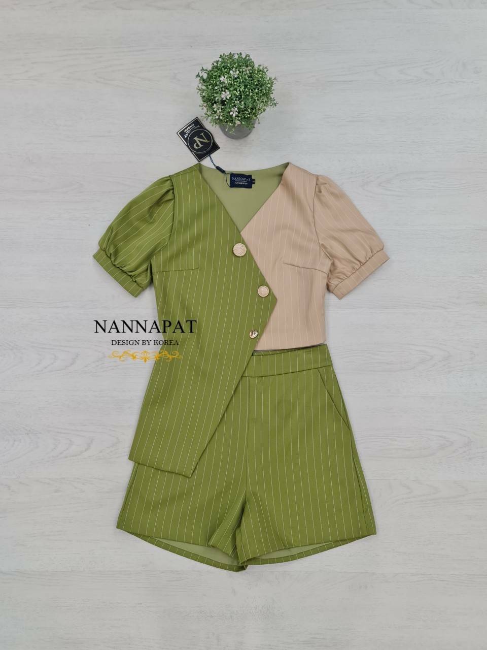 เสื้อกระดุมหน้า ดีไซน์ชายเสื้อสั้น-ยาว