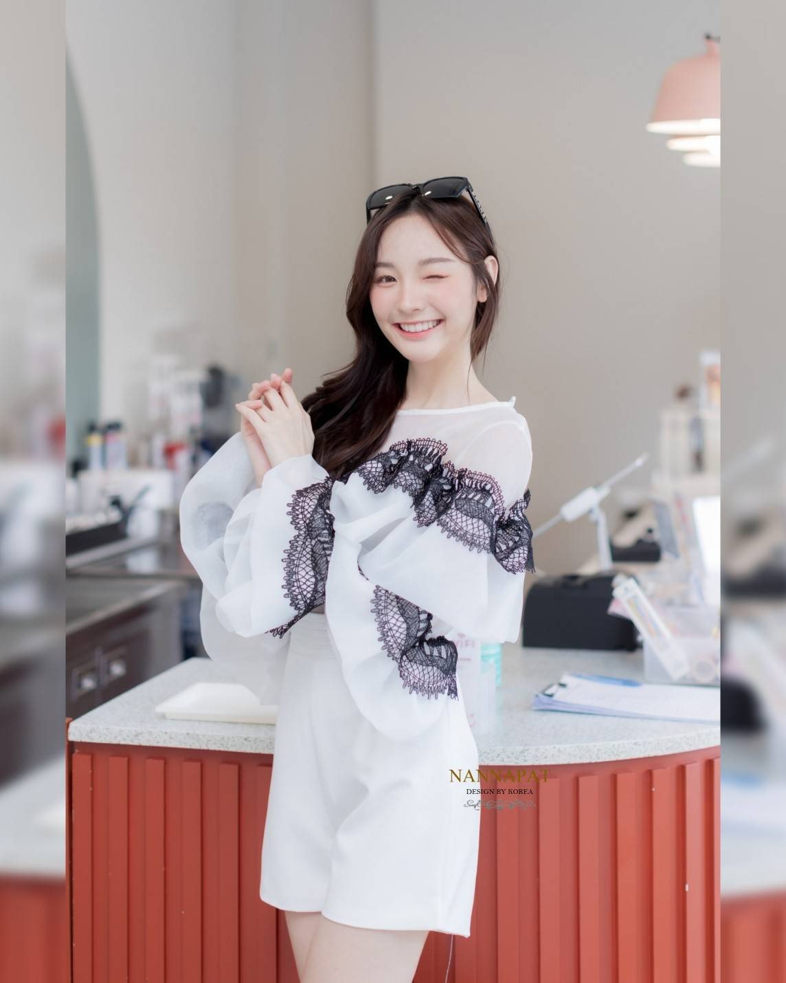 เสื้อซิปหลัง ดีไซน์แขนเป็นปล้องๆ