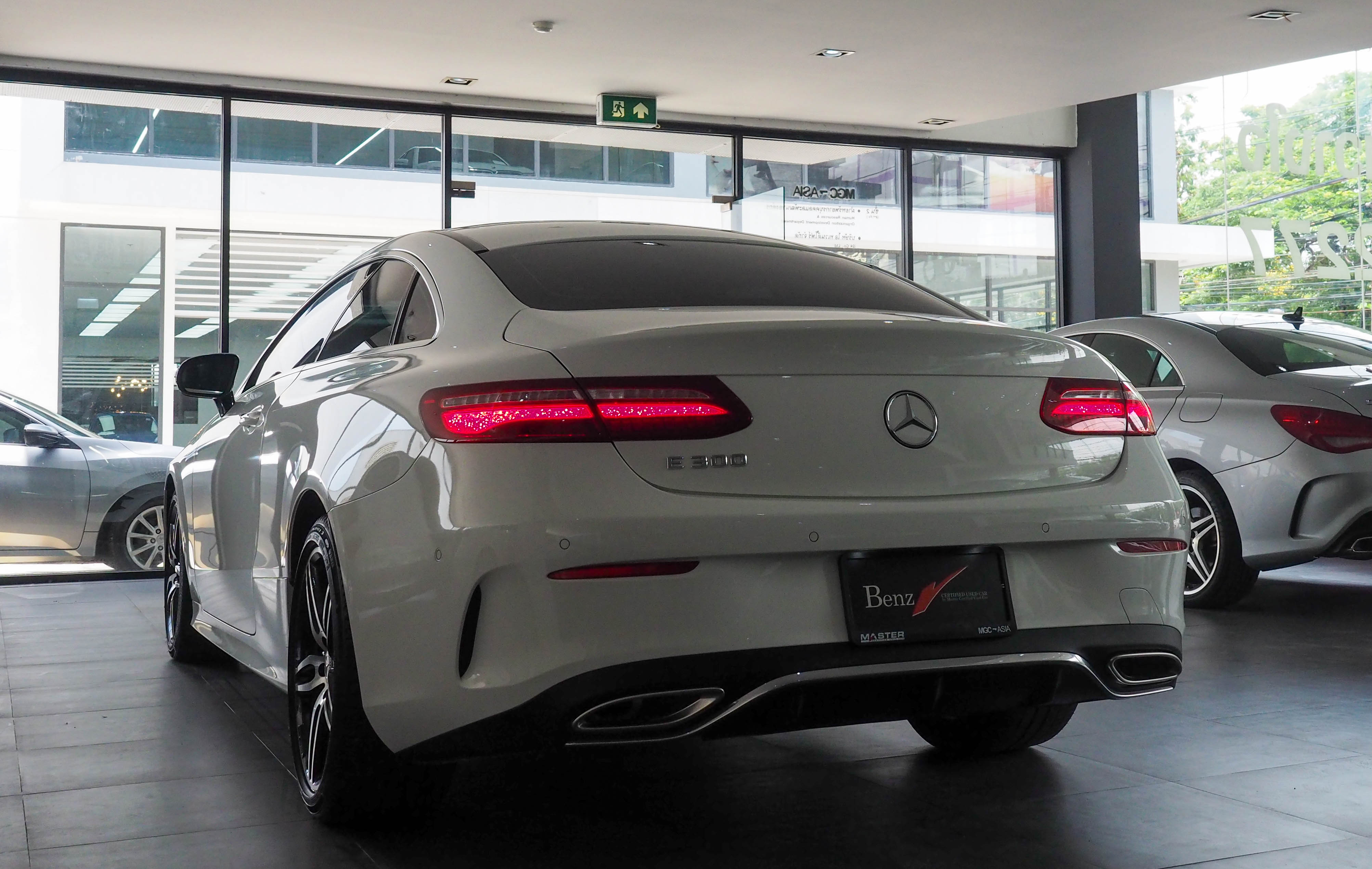 จองแล้ว E300 Coupe AMG W238