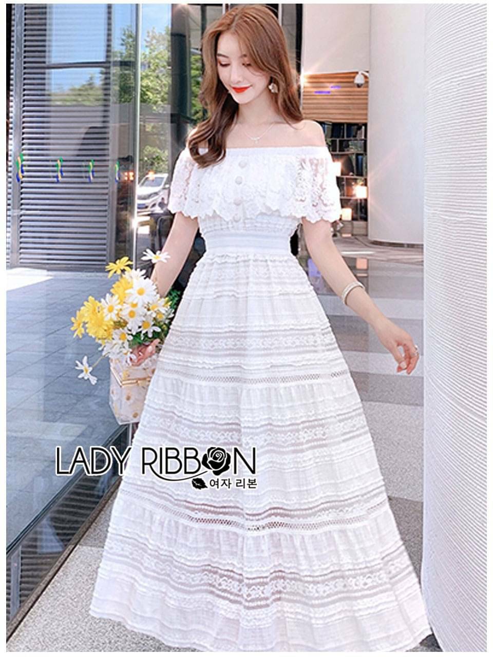 เดรสลูกไม้ตัวยาว ช่วงบนเปิดไหล่