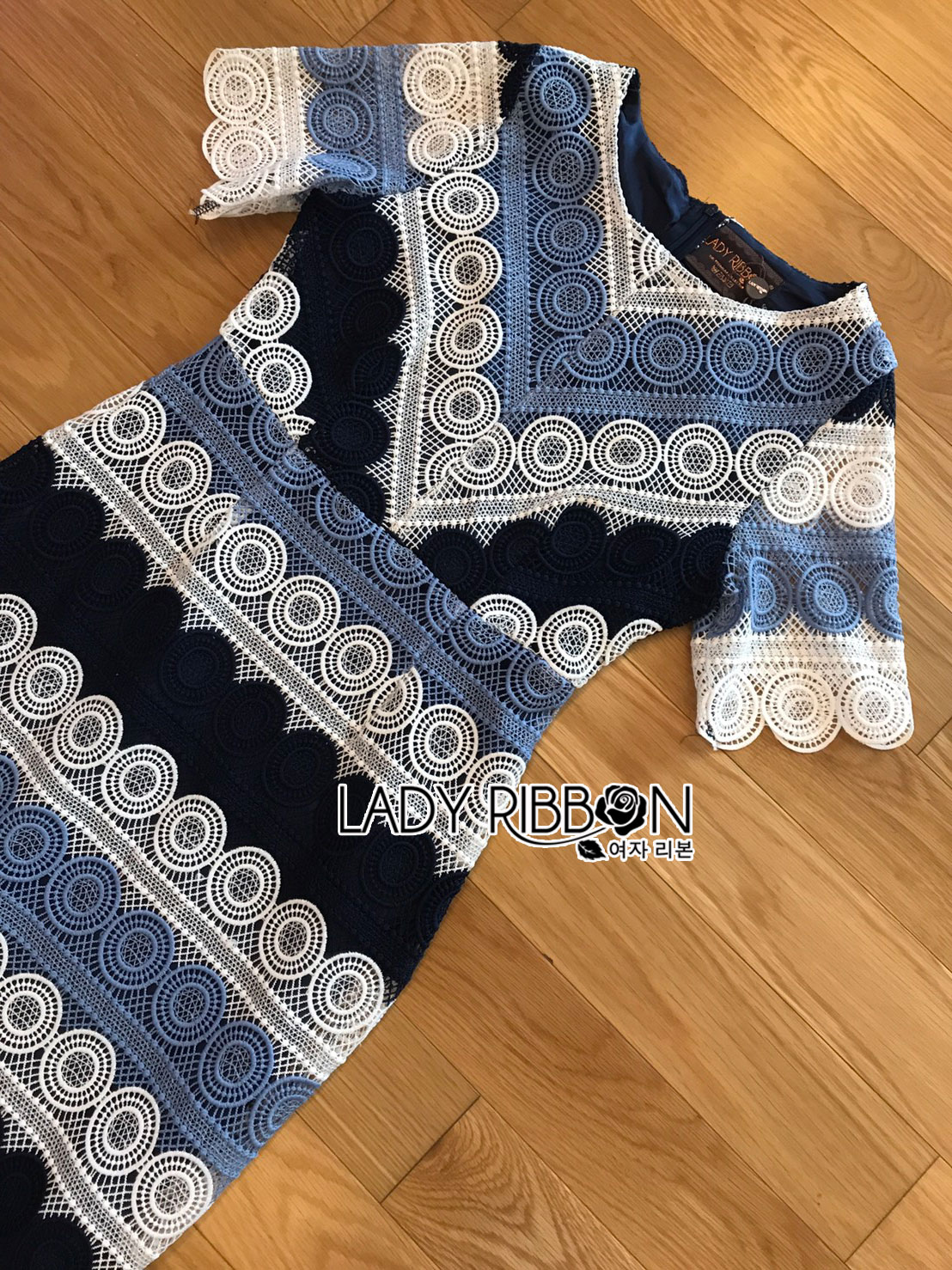 Lady Liza Polka Scallop Lace Dress เดรสผ้าลูกไม้ลายวงกลมสีฟ้า-นํ้าเงิน ลุคนี้สาวที่ชอบลูกไม้ลายแปลกๆห้ามพลาด ลูกไม้ทอลาย