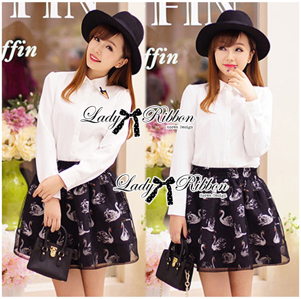🎀 Lady Ribbon's Made 🎀 Lady Holly Casual Embroidered Swan shirt in White เสื้อเชิ้ตสีขาวปกปักลายหงส์สไตล์ลำลอ