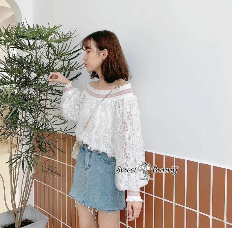 เสื้อลูกไม้เปิดไหล่แขนยาว