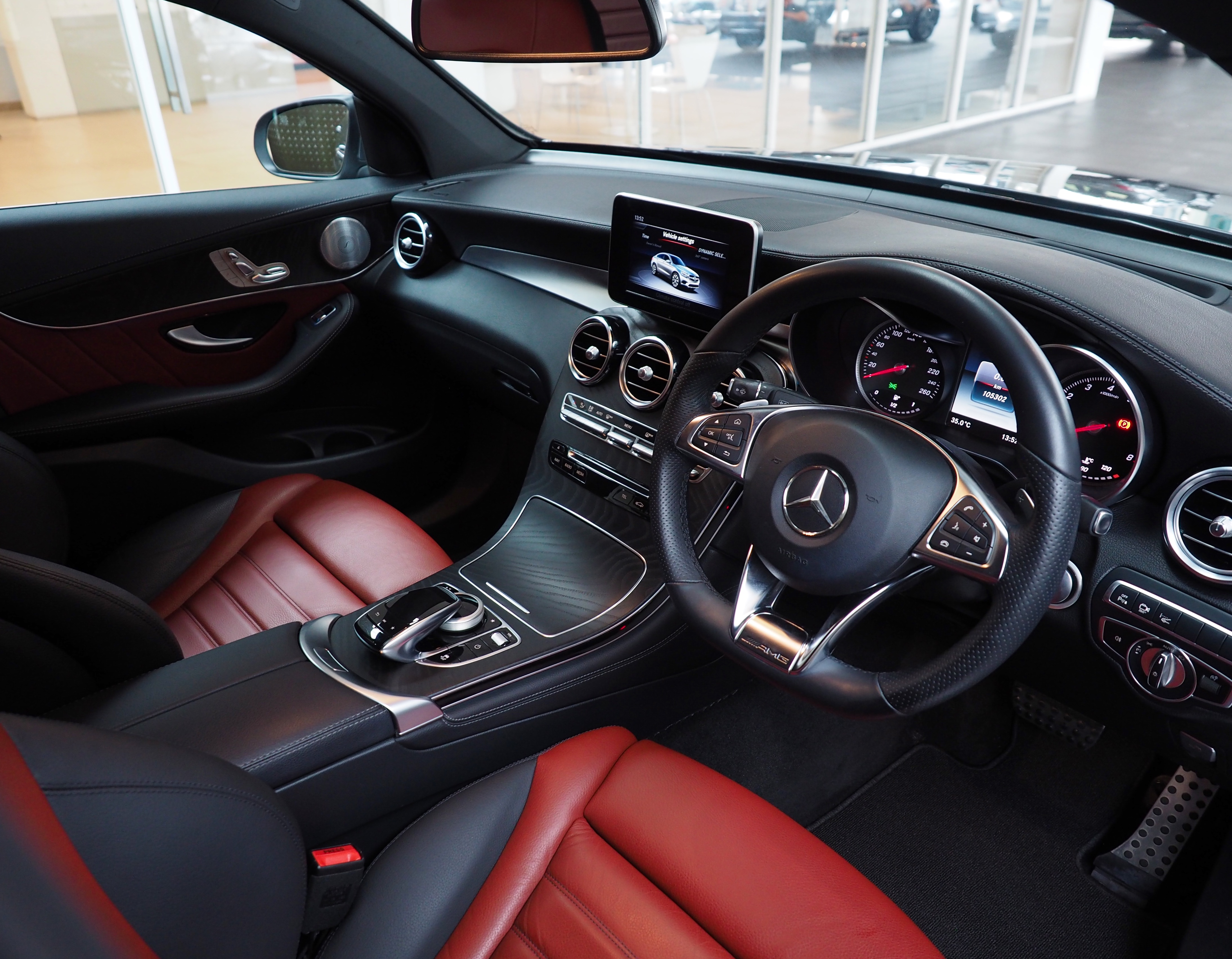 จองแล้ว GLC250 AMG Coupe 4Matic W253