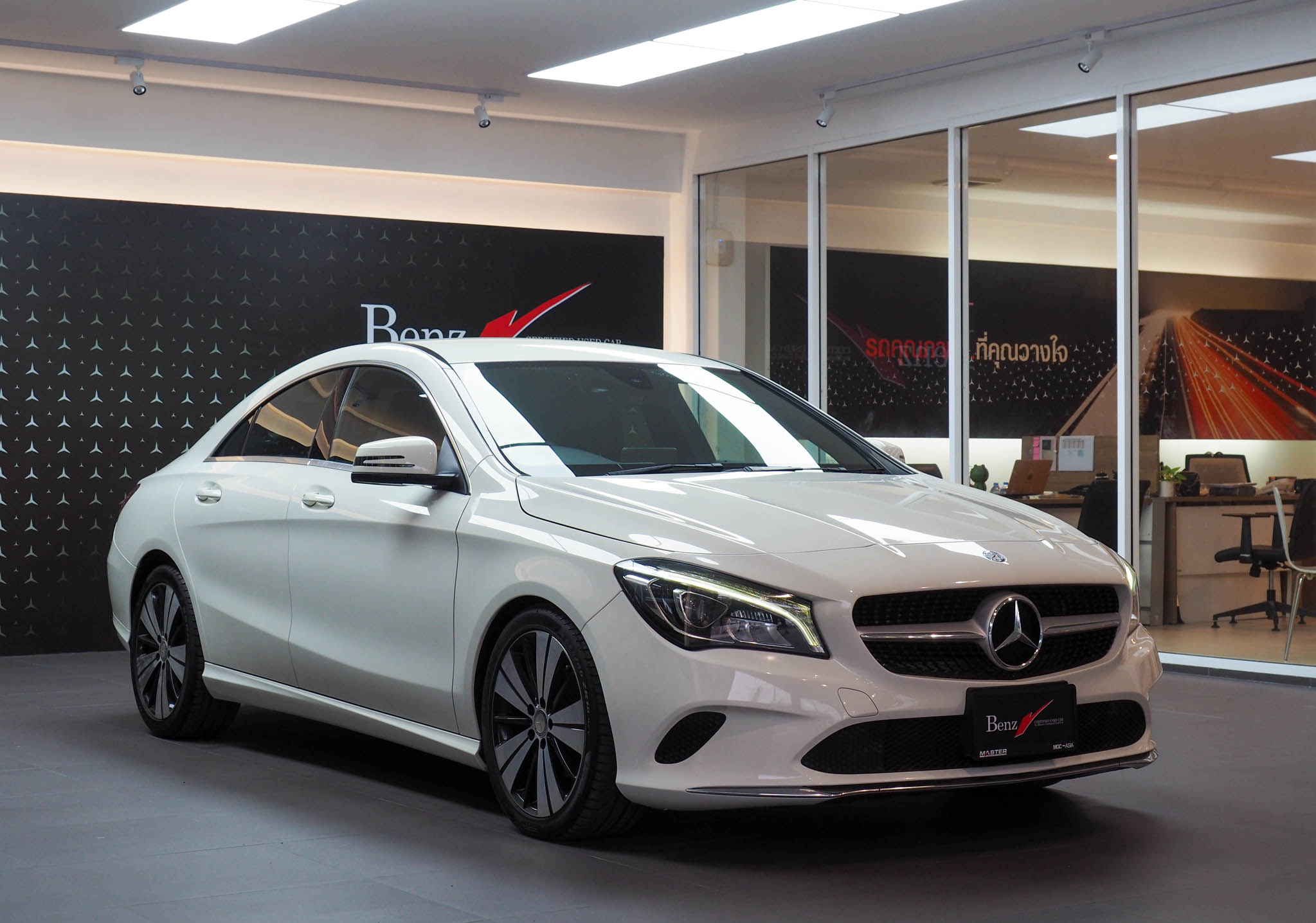 จองแล้ว CLA200 Urban W117