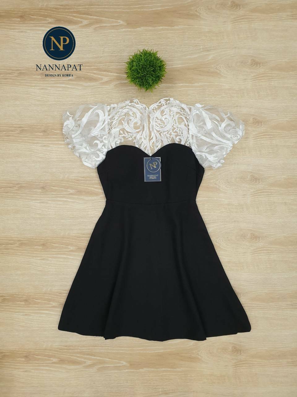 ชุดเดรสซิปหลังมีฟองน้ำที่อก