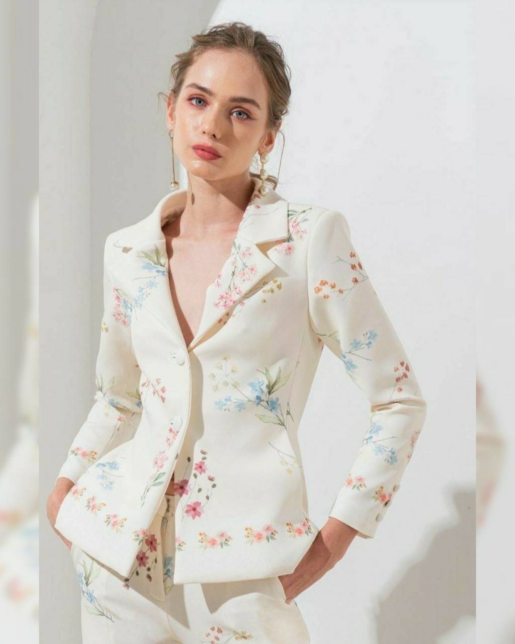 เสื้อทรงสูทกระดุมหน้าพร้อมกางเกง