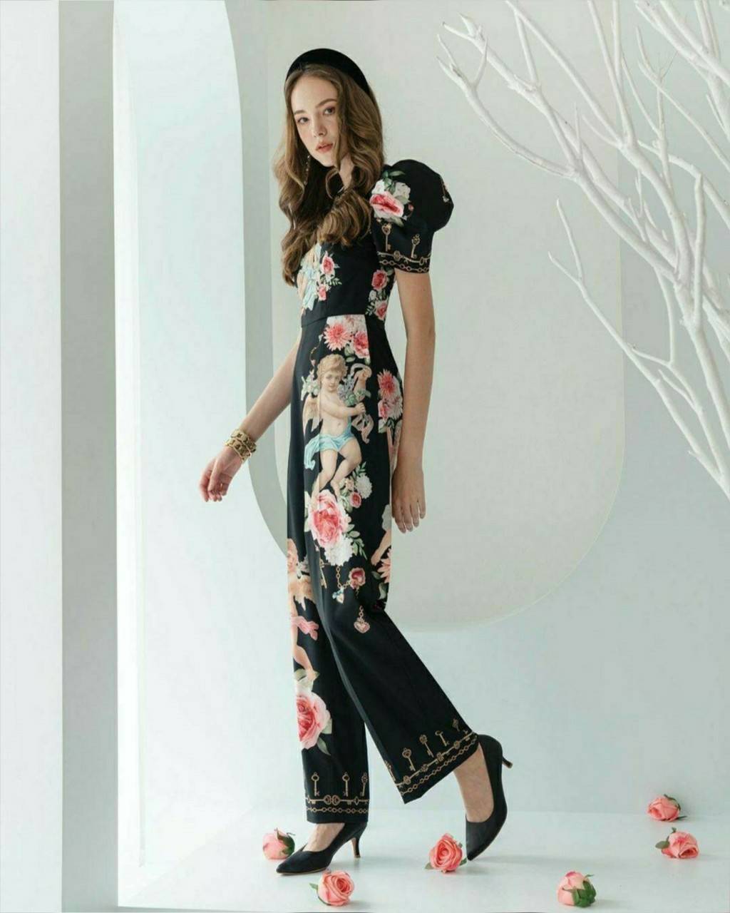 จั้มสูทซิปหลังแขนตุ๊กตาลายกามเทพ