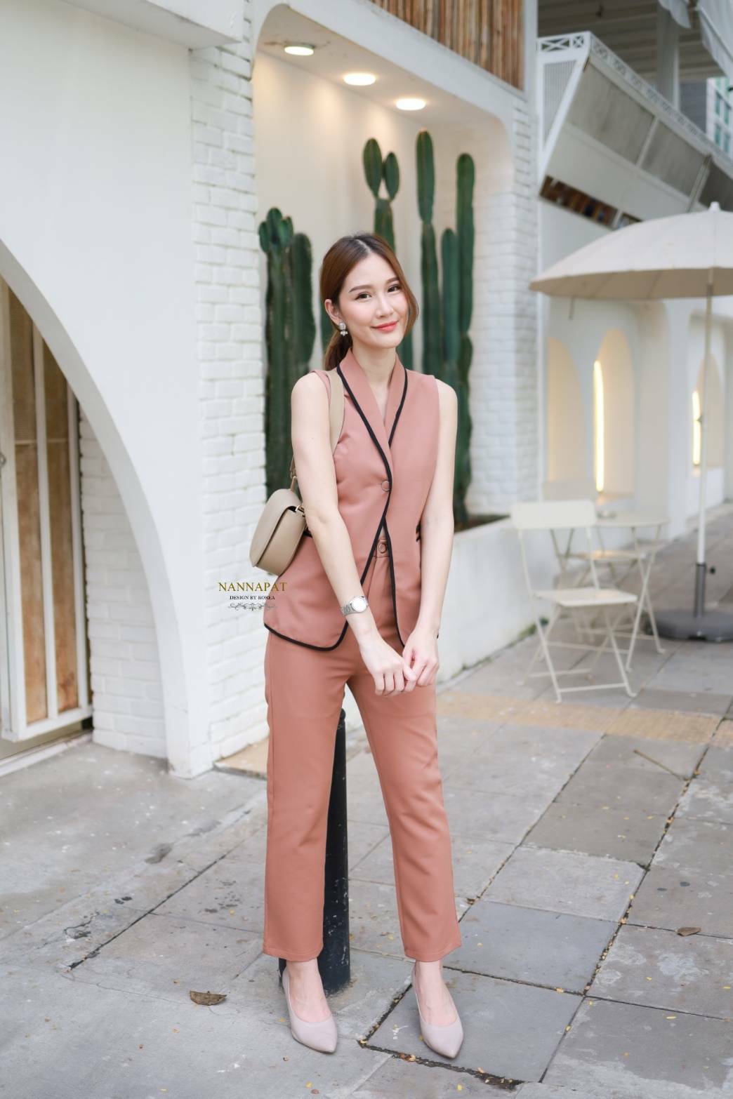 เสื้อแขนกุด ตัดเส้นดำเก๋ๆ