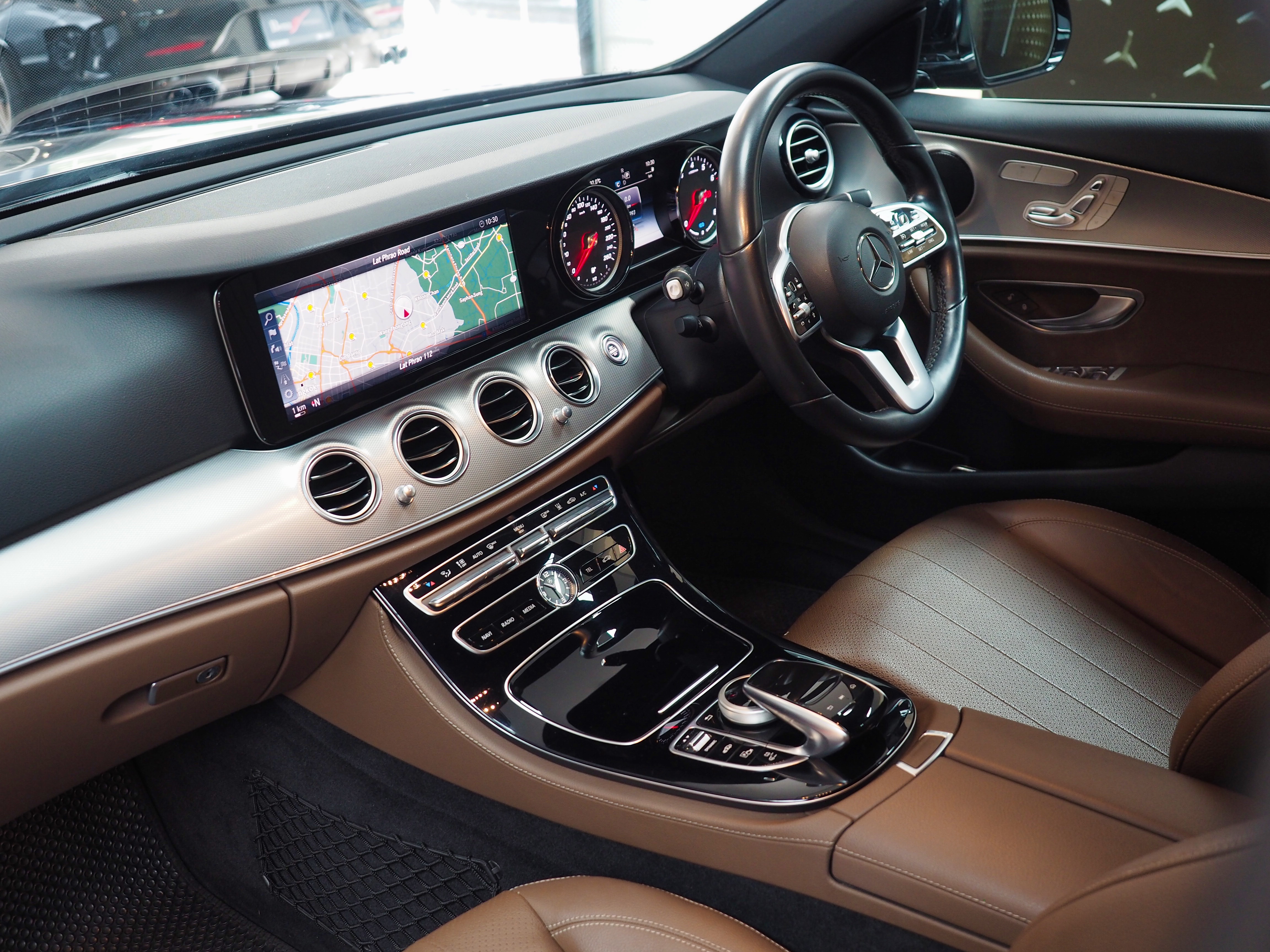 จองแล้ว E350e Avantgarde Plug In Hybrid W213