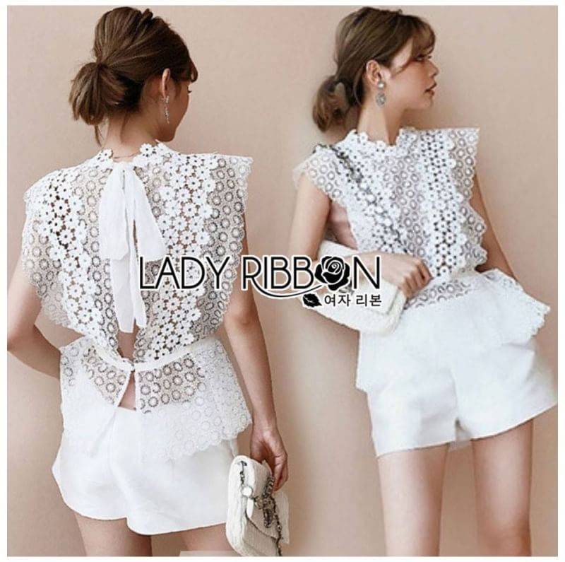 เสื้อลูกไม้ตกแต่งดอกไม้สีขาวผูกโบหลัง