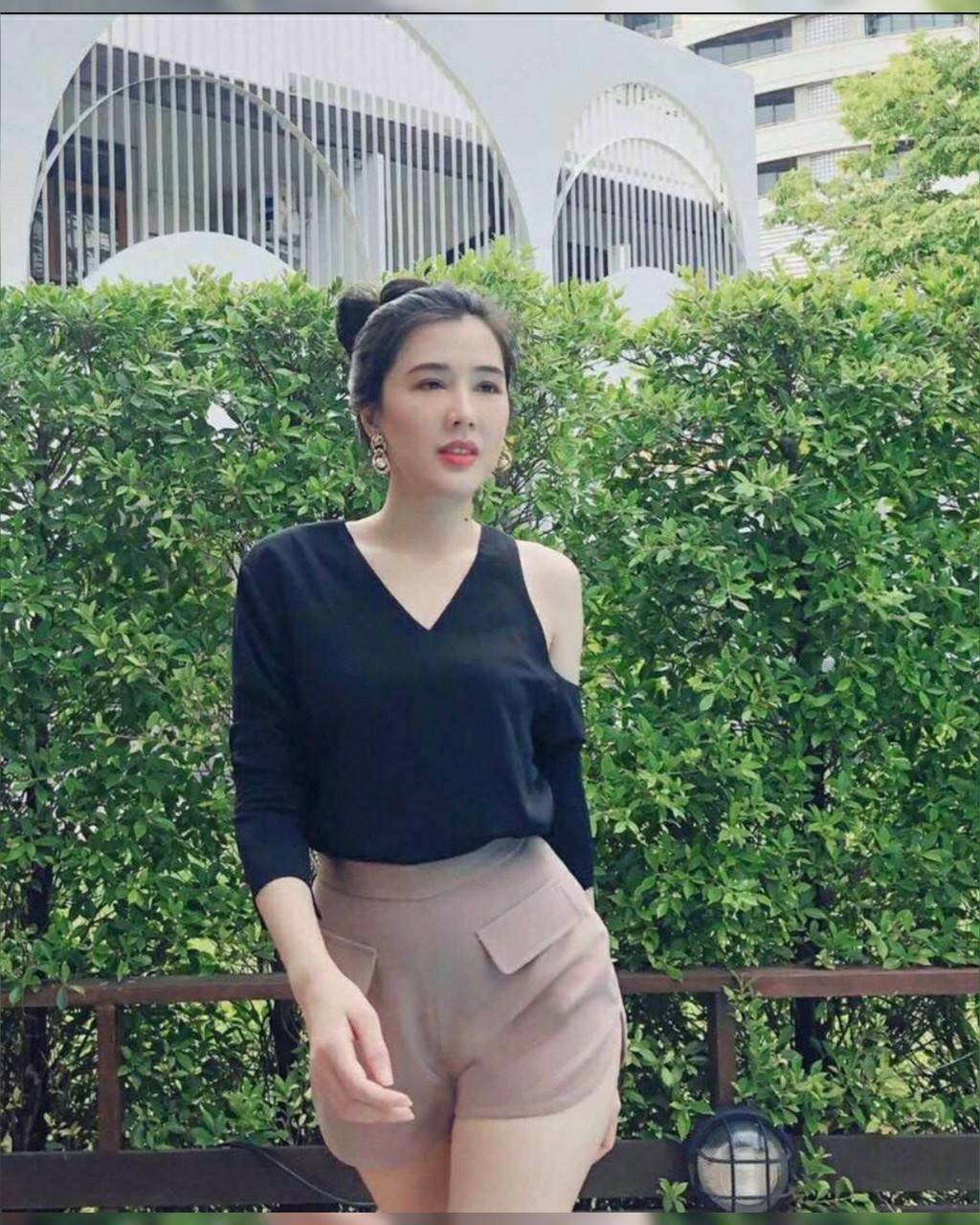 เสื้อซิปหลัง แขนยาว ผ่าไหล่