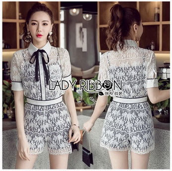 เซ็ตเสื้อเชิ้ตและกางเกงผ้าลูกไม้สีขาวตกแต่งริบบิ้นสีดำ