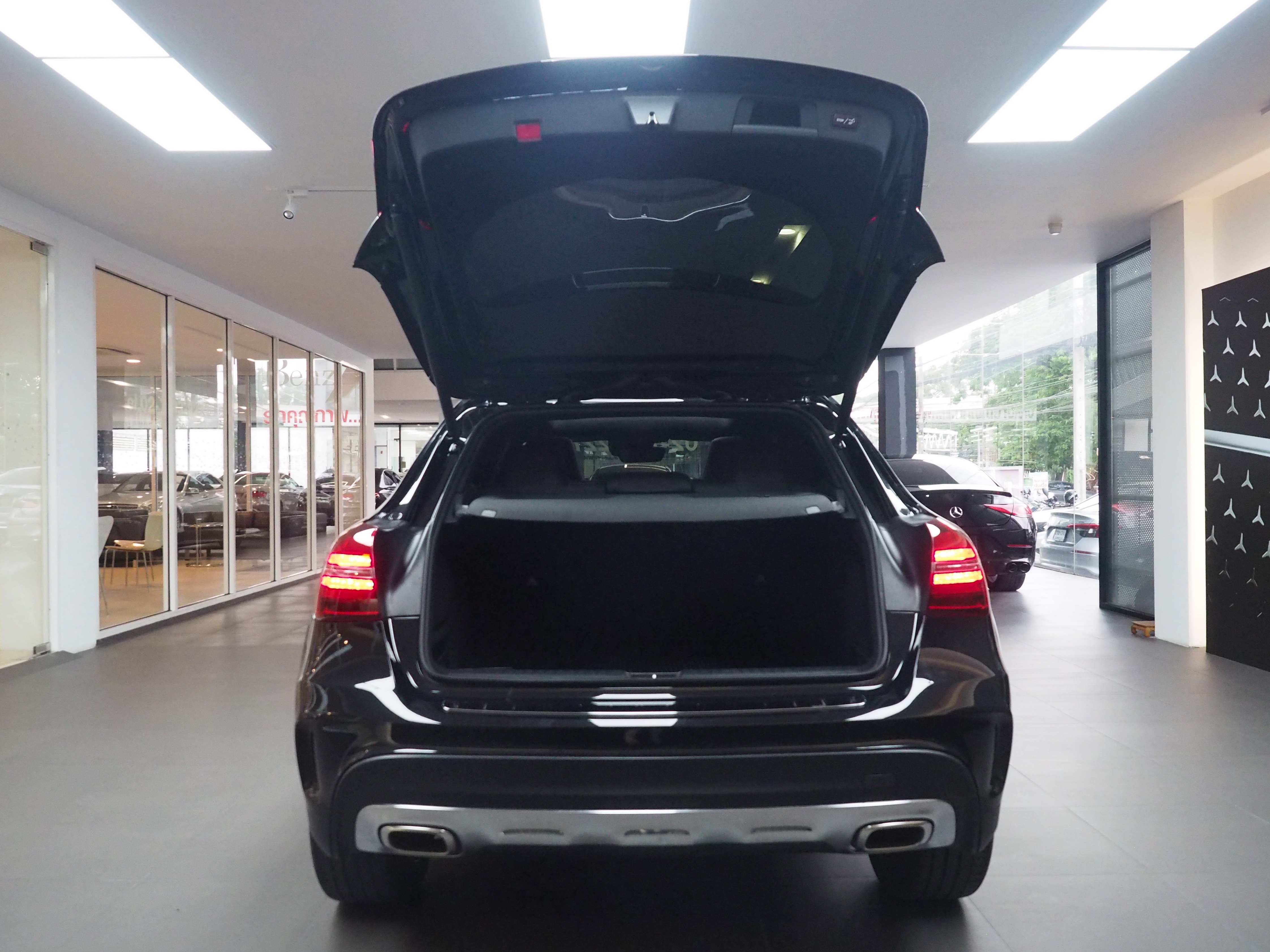 จองแล้ว GLA250 AMG Dynamic W156