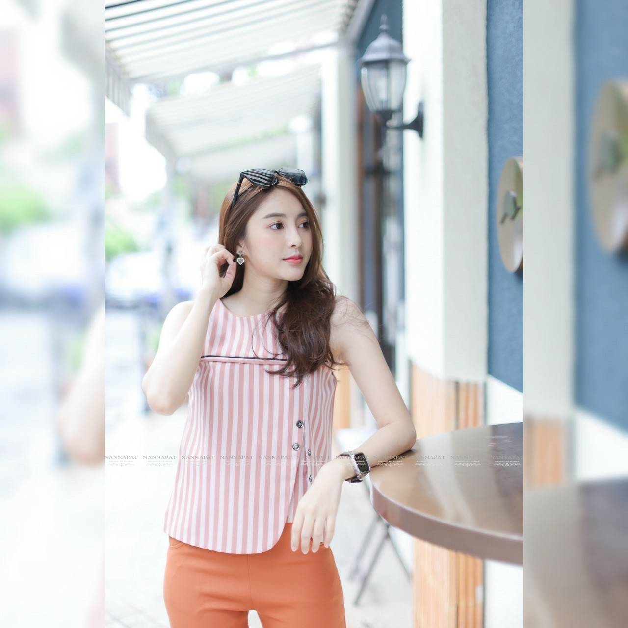 ตัวเสื้อเป็นซิปข้าง