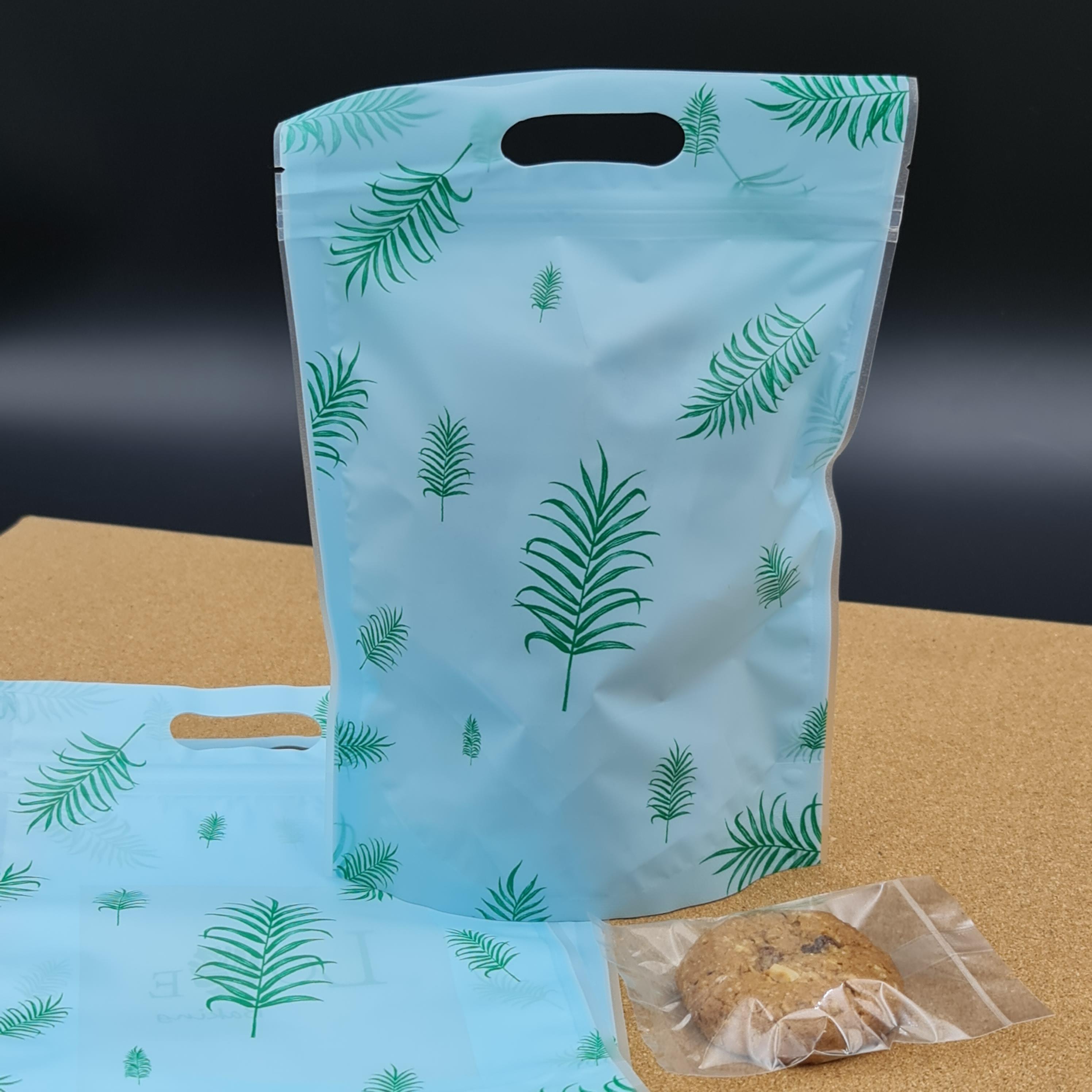 ถุงซิป มีหูหิ้ว ตั้งได้ ใบไม้ เขียวฟ้า Love Baking ขนาด15×22+ก้นถุง5cm. 50ใบ/แพ็ค 20ใบ/แพ็ค พลาสติก แพ็คเกจ เบเกอรี่ j12