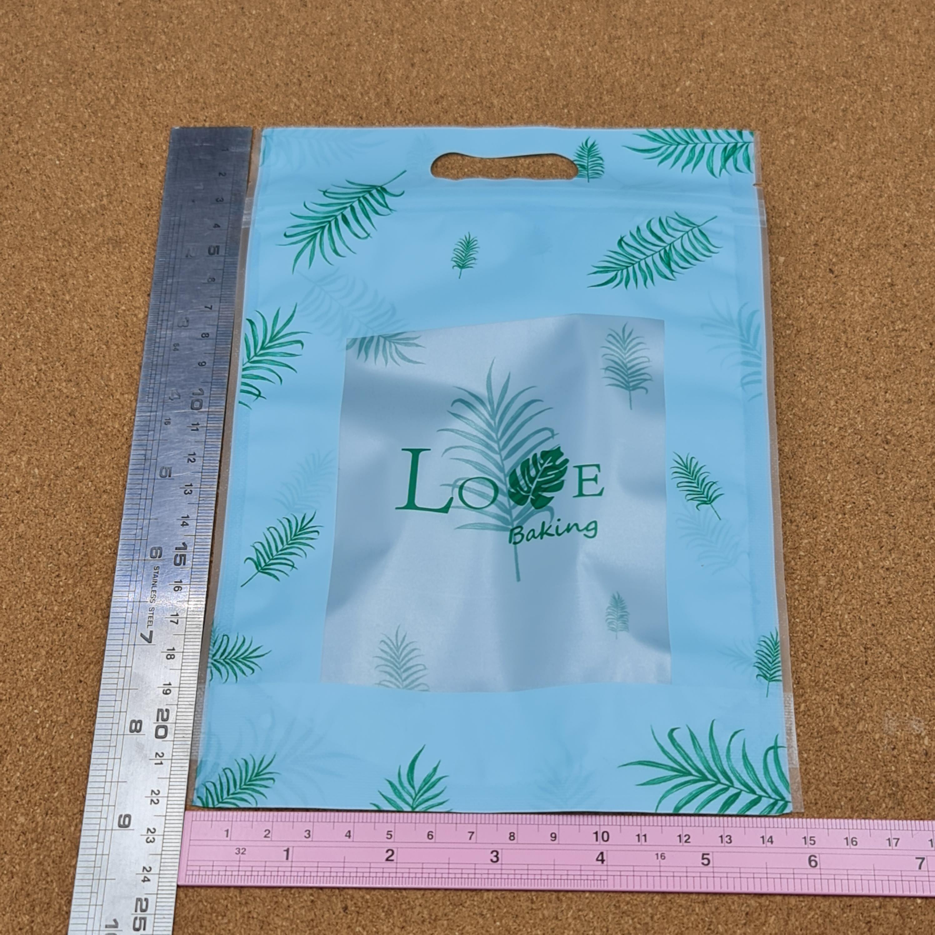 ถุงซิป มีหูหิ้ว ตั้งได้ ใบไม้ เขียวฟ้า Love Baking ขนาด15×22+ก้นถุง5cm. 50ใบ/แพ็ค 20ใบ/แพ็ค พลาสติก แพ็คเกจ เบเกอรี่ j12