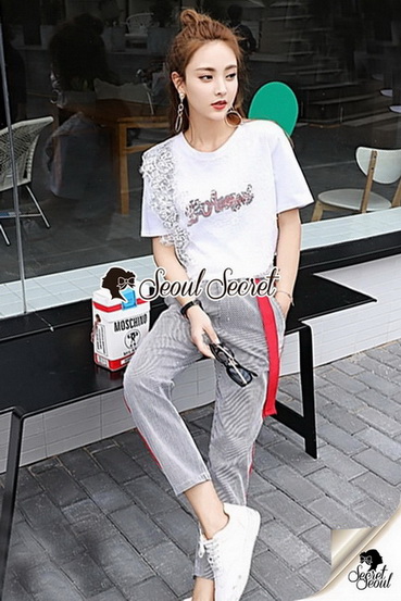 เสื้อขาวกางเกงลายริ้วชุดแฟชั่นลุคสาวเกาหลี