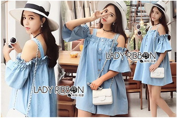Lady Ribbon ขายส่งเสื้อผ้าออนไลน์พร้อมส่งของแท้ LR01220716 🎀 Lady Ribbon's Made 🎀 Lady Victoria Casual Chic Off-Shoulder Soft Denim Dress