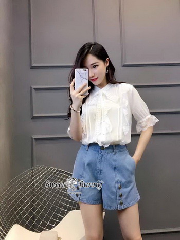 เซ็ทเสื้อกางเกงยีนส์ขาสั้นเกาหลีเสื้อผ้าชีฟองสีขาว