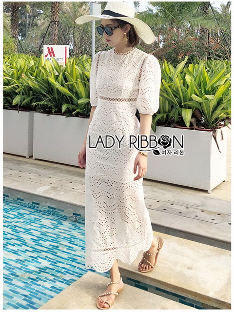 เดรสยาวผ้าคอตตอนสีขาวปักและฉลุลายทรงวินเทจ