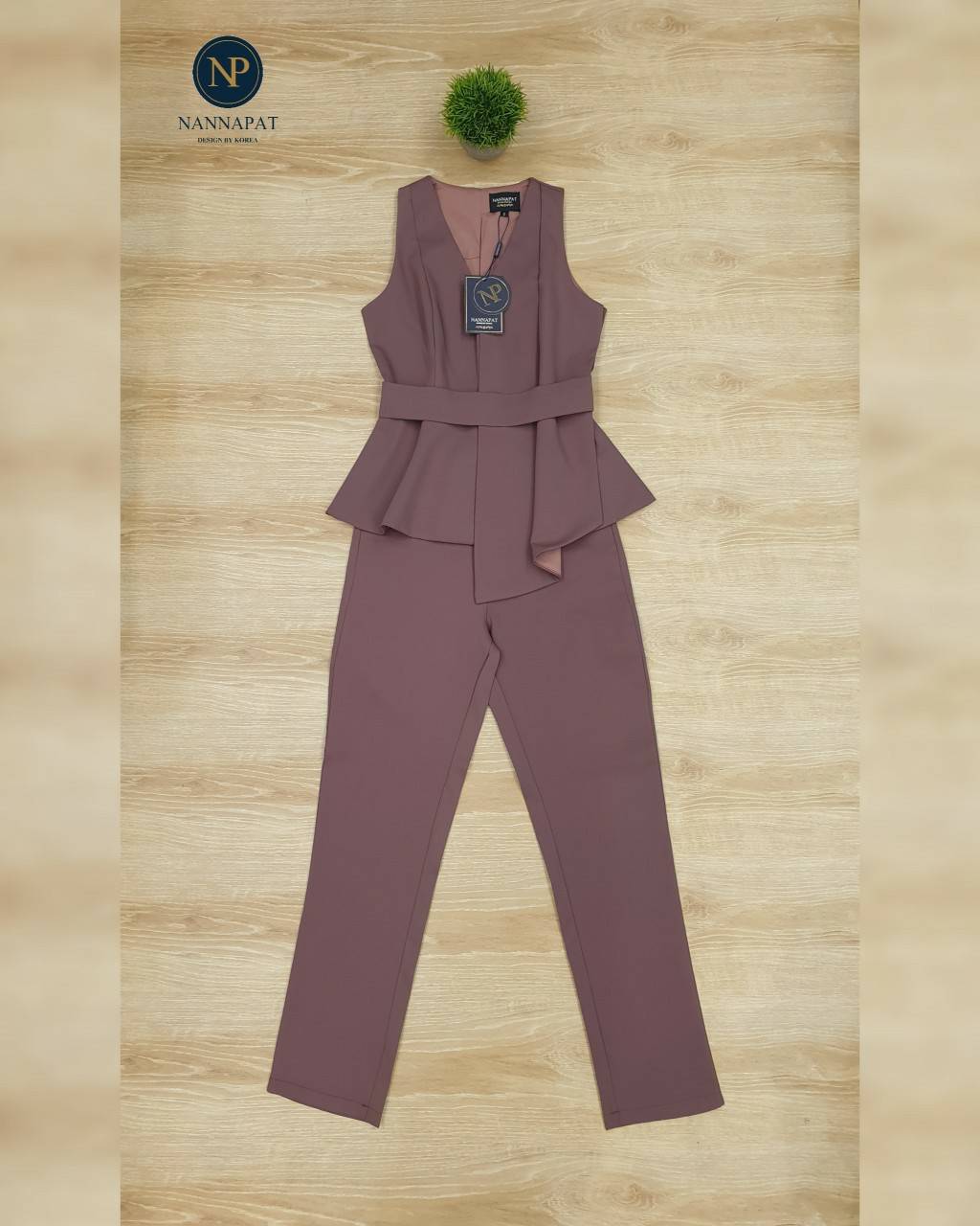 เสื้อแขนกุดซิปหลังแต่งระบาย