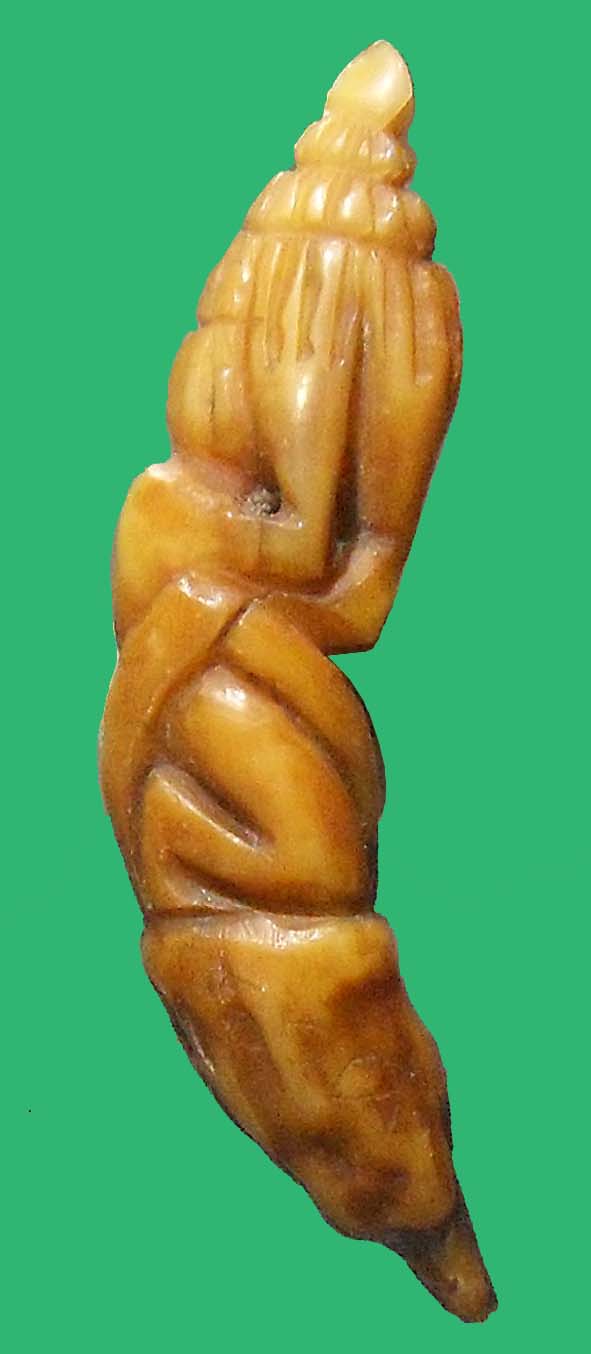 พระปิดตาเขี้ยวเสือแกะเก่า (ขนาด 1 x 5 ซ.ม. หนัก 4.48 กรัม)