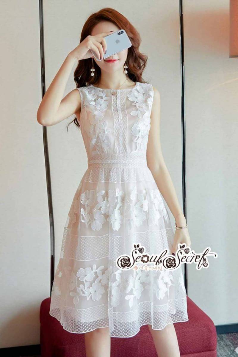 เดรสสวยหรูไฮคลาสเดรสทรงแขนกุดโทนสีเหลืองอ่อน