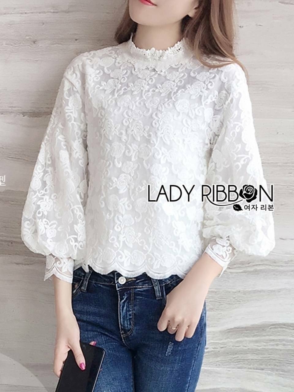 เสื้อผ้าลูกไม้สีขาวสไตล์วินเทจเฟมินีน