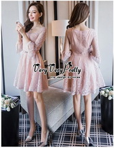 ชุดเดรสลูกไม้ทรงเดรสคอเหลี่ยม