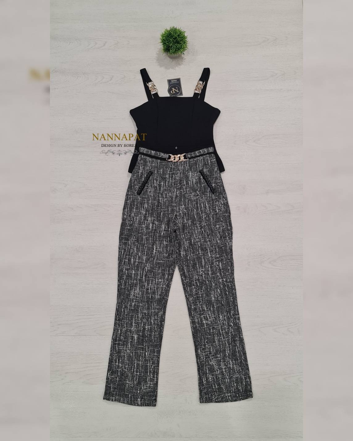 เสื้อซิปหลัง มีฟองน้ำอก สายเสื้อแต่งอะไหล่เก๋ๆ