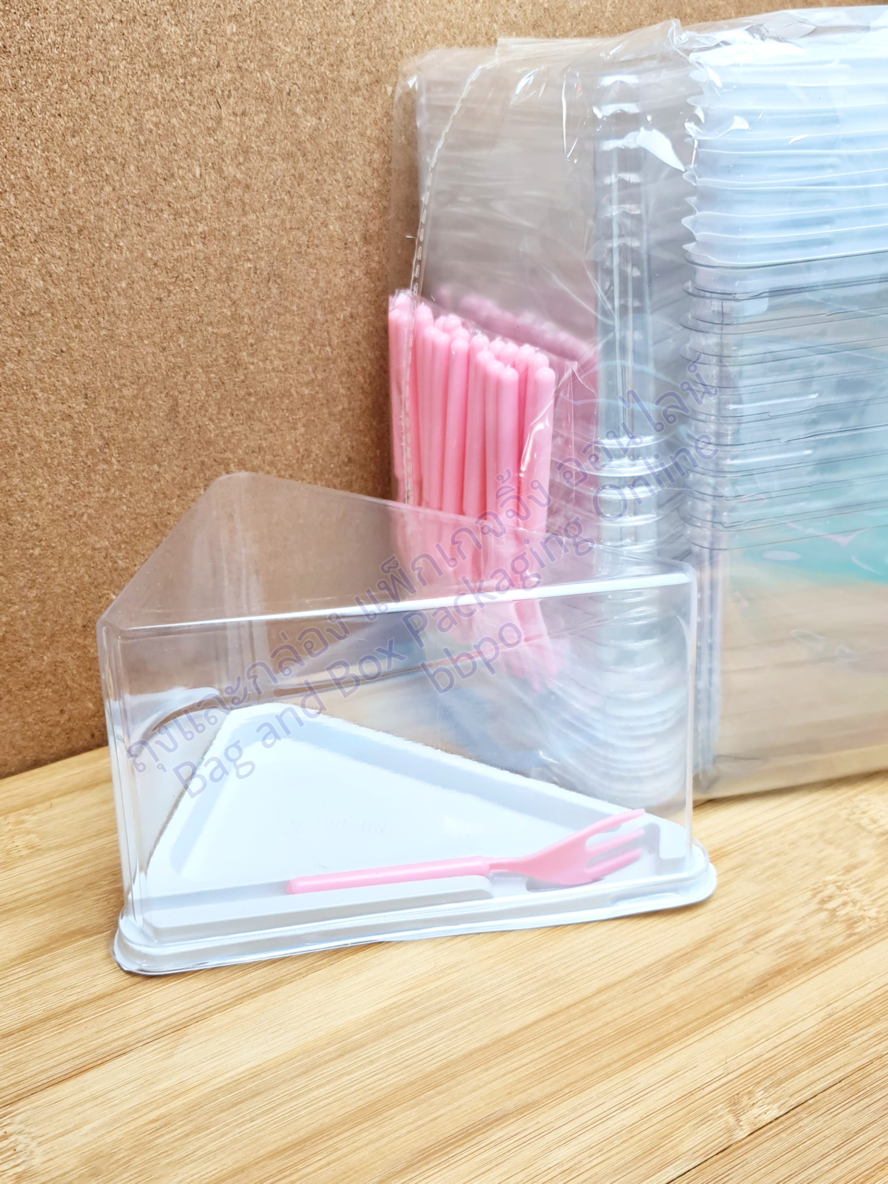 กล่องเค้ก+ส้อม สามเหลี่ยม ฝาล็อค 20ชุด/แพ็ค กล่องเบเกอรี่ แพ็กเกจจิ้ง แพ็คเกจ bbpo j12