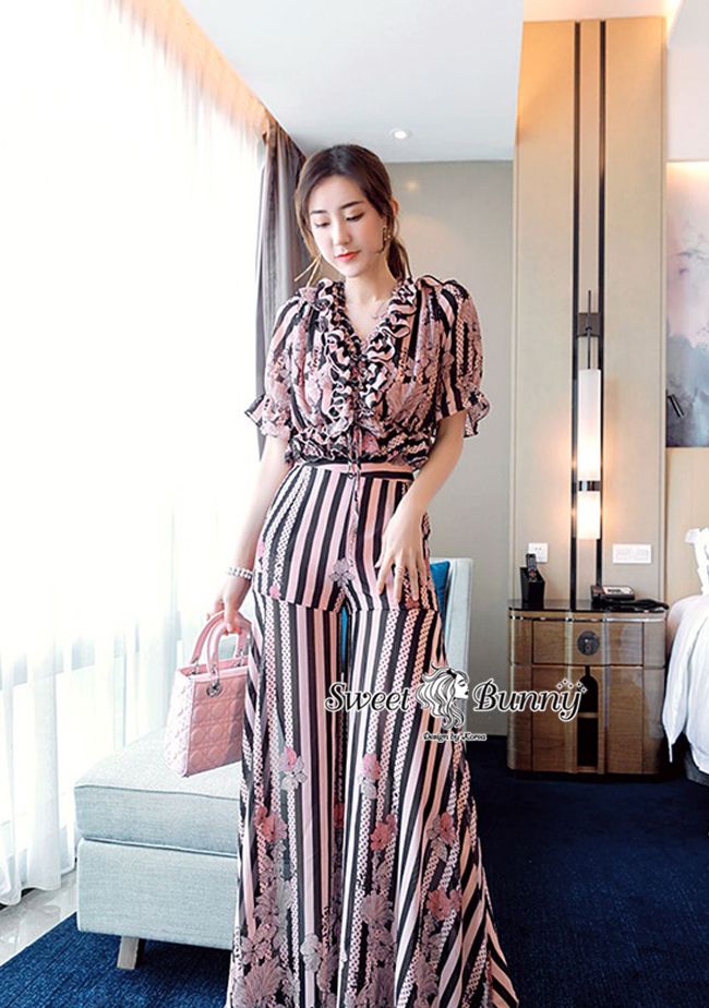เสื้อคอวีระบายอกแขนตุ๊กตาขอบยาง