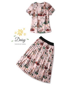 เสื้อพร้อมกระโปงสะโพกบาน