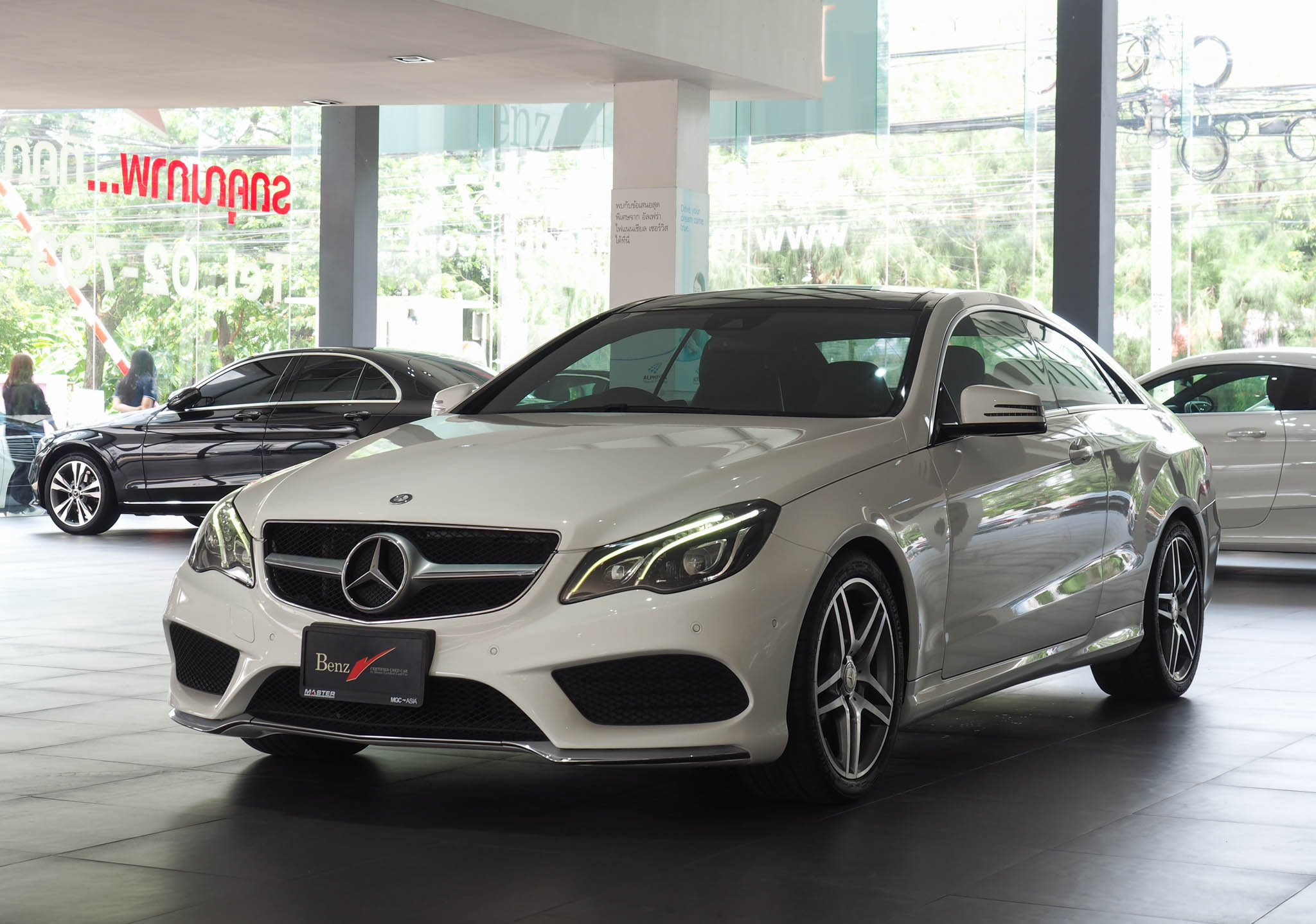 จองแล้ว E200 Coupe AMG W207