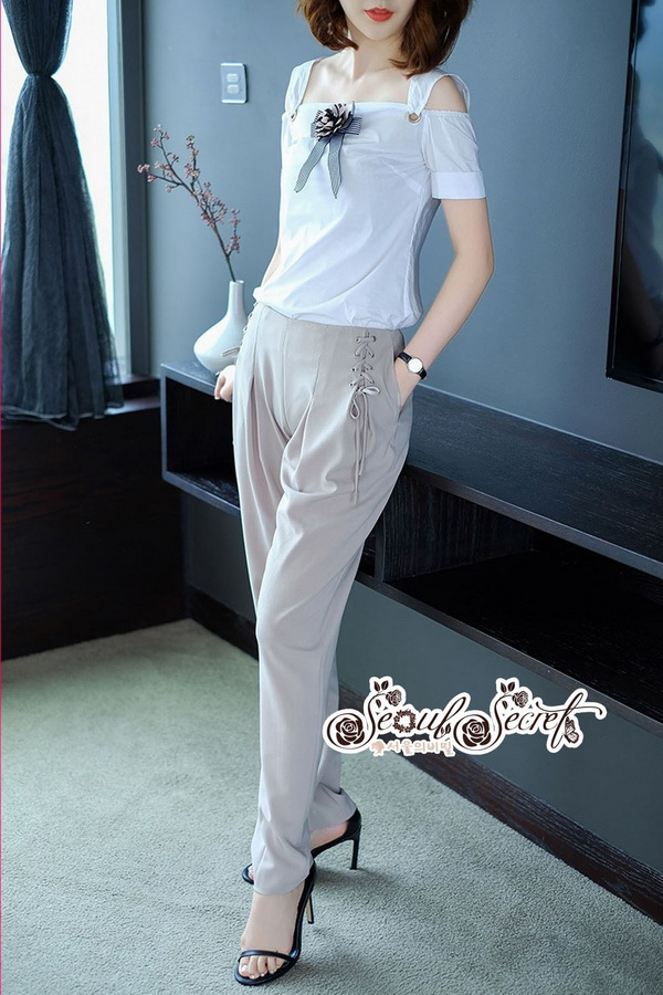 เสื้อทรงคอเหลี่ยม งานเย็บเว้าไหล่