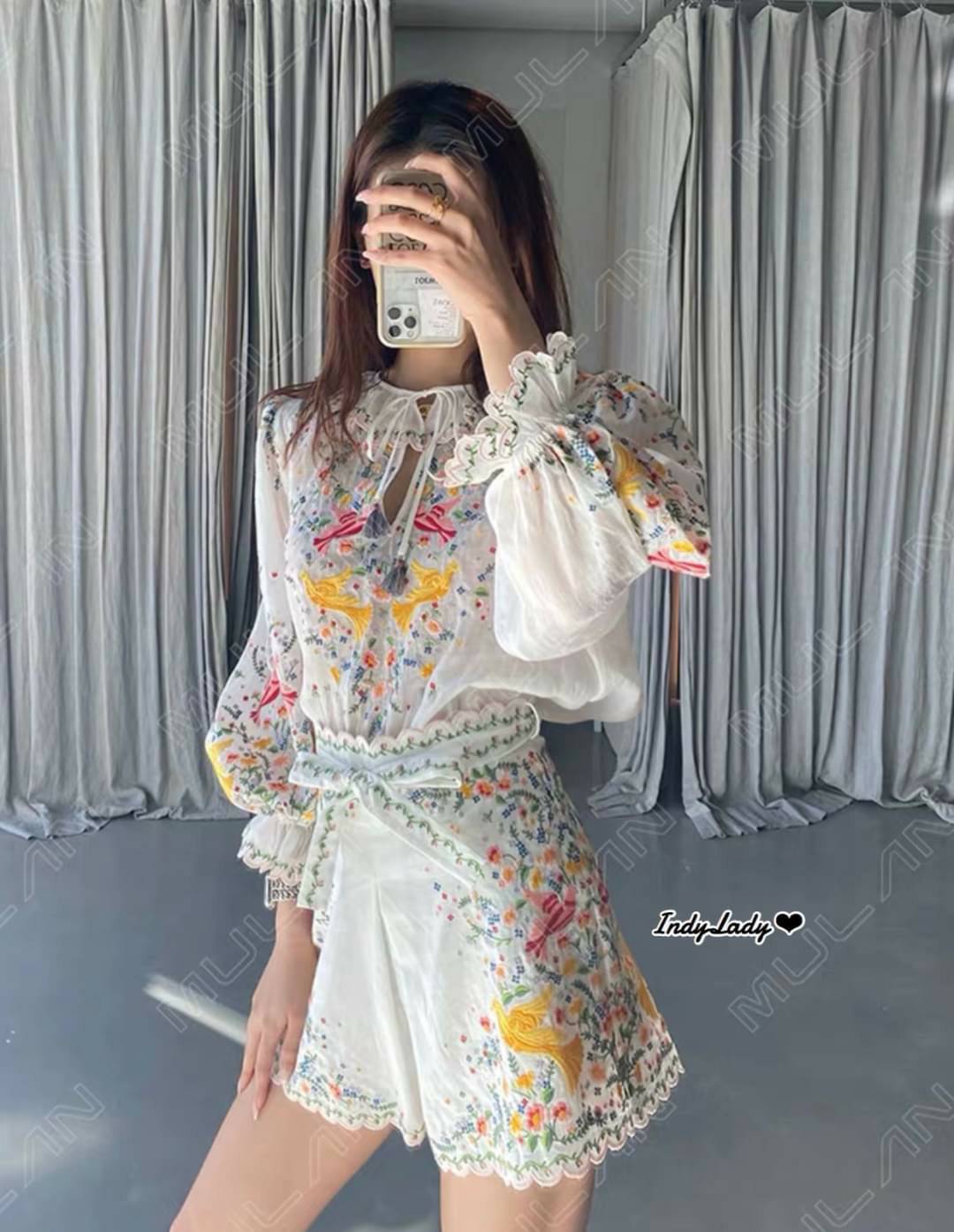 ตัวเสื้อแขนยาวปลายแขนแต่งระบาย