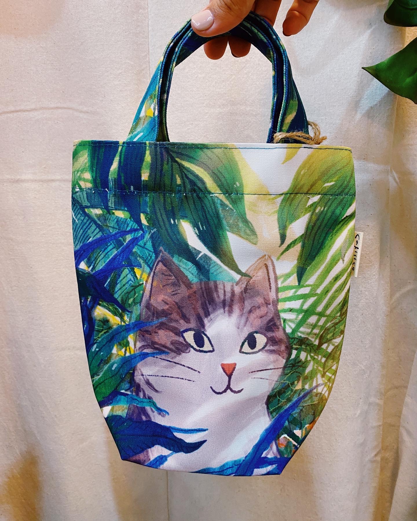 กระเป๋ากล่องข้าว ลายแมวขาวเทาป่า lunch bag print with