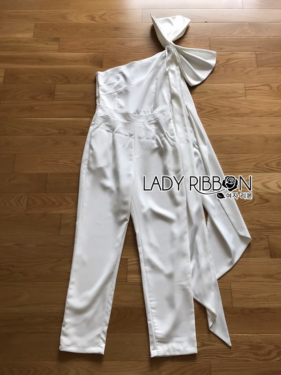 จัมป์สูทขายาวไหล่เดี่ยวผูกโบสีขาวสุดหรู