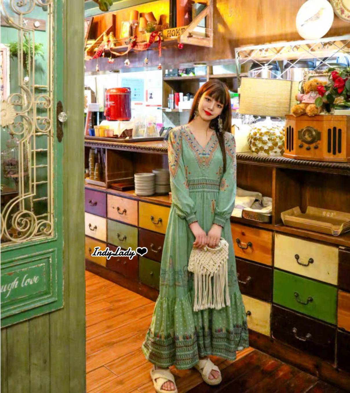 Maxi Dress คอวี มาในโทนสีเขียว แขนยาว