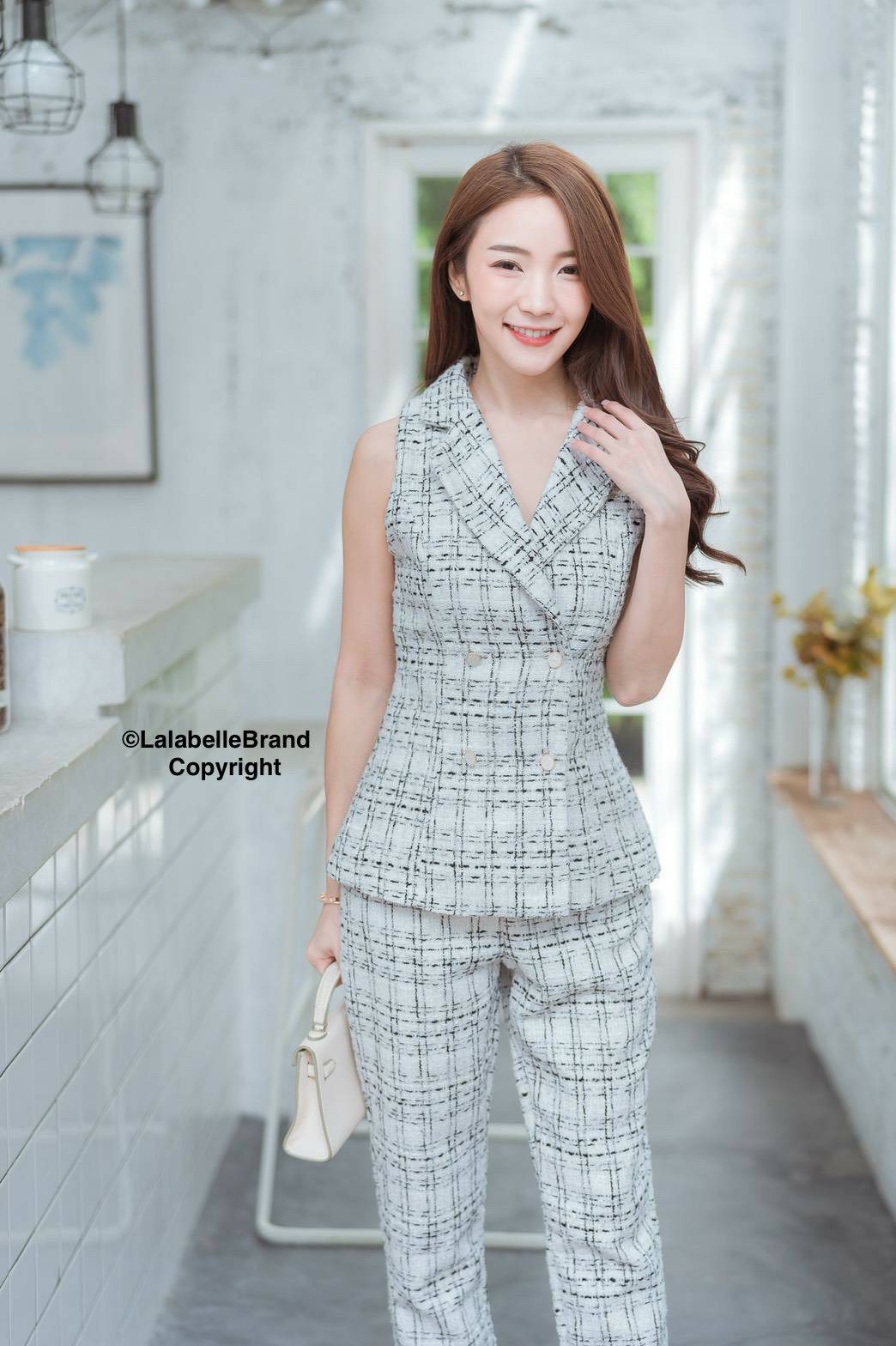 ผ้าดิ้นวิ้งเสื้อสูทแขนกุดคอปกกระดุมหน้า