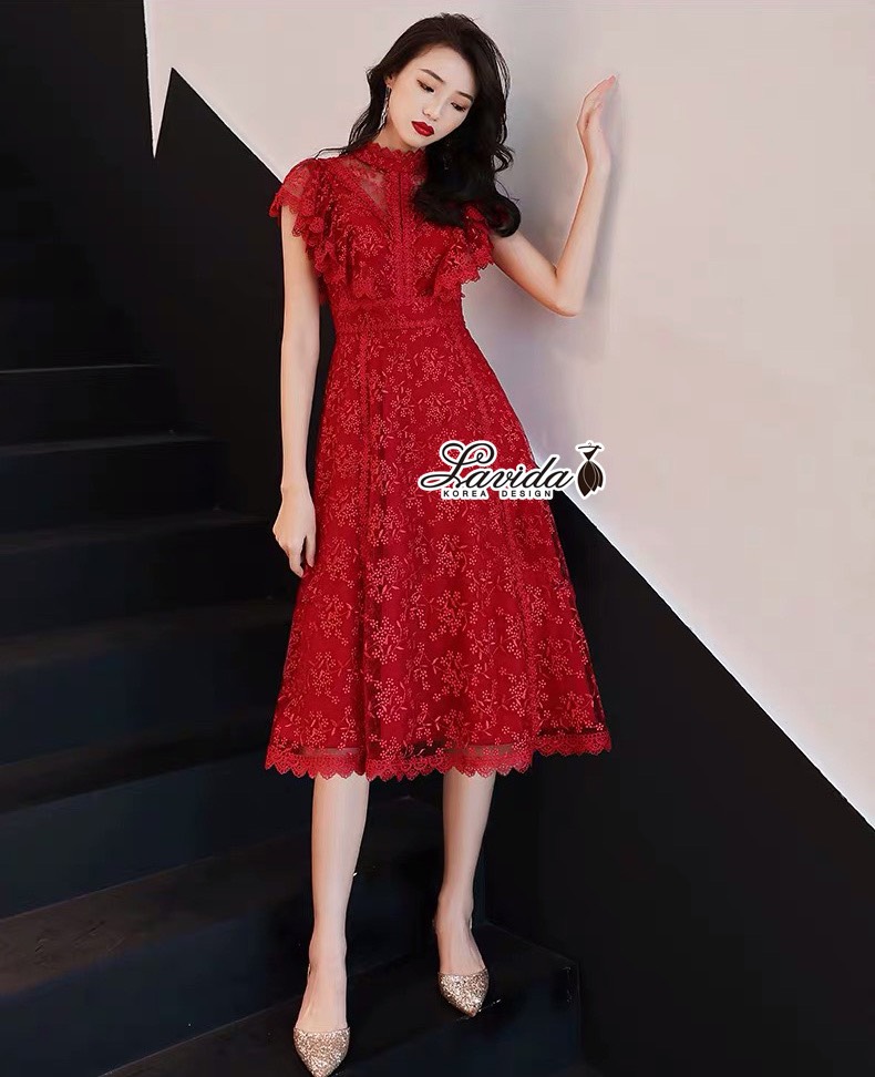 เดรสสีแดงลูกไม้สุดหรู ดีเทลผ้าปักดอกไม้