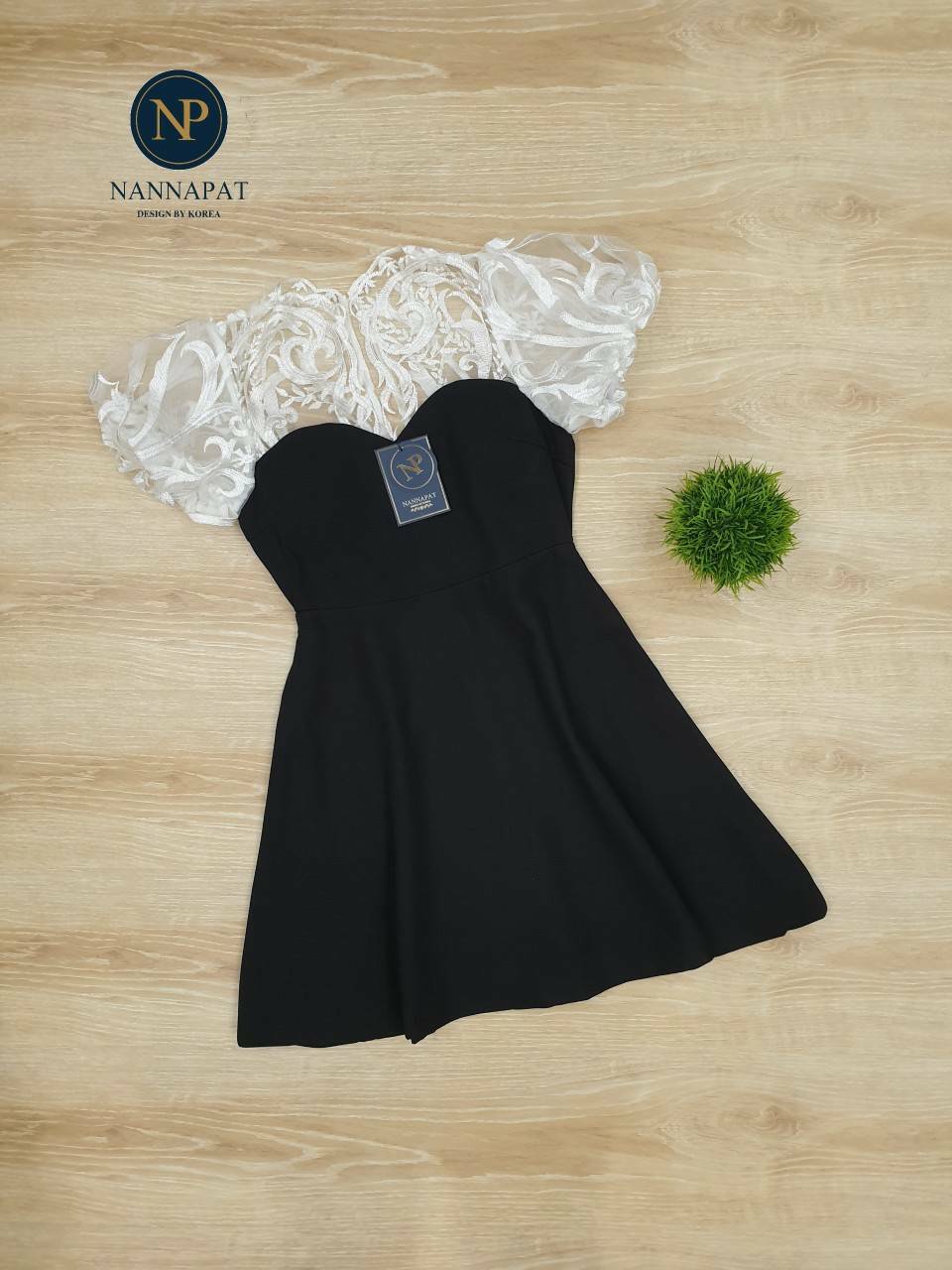 ชุดเดรสซิปหลังมีฟองน้ำที่อก