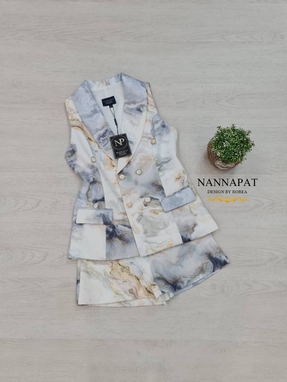 เสื้อสูทแขนกุด กระดุมหน้า