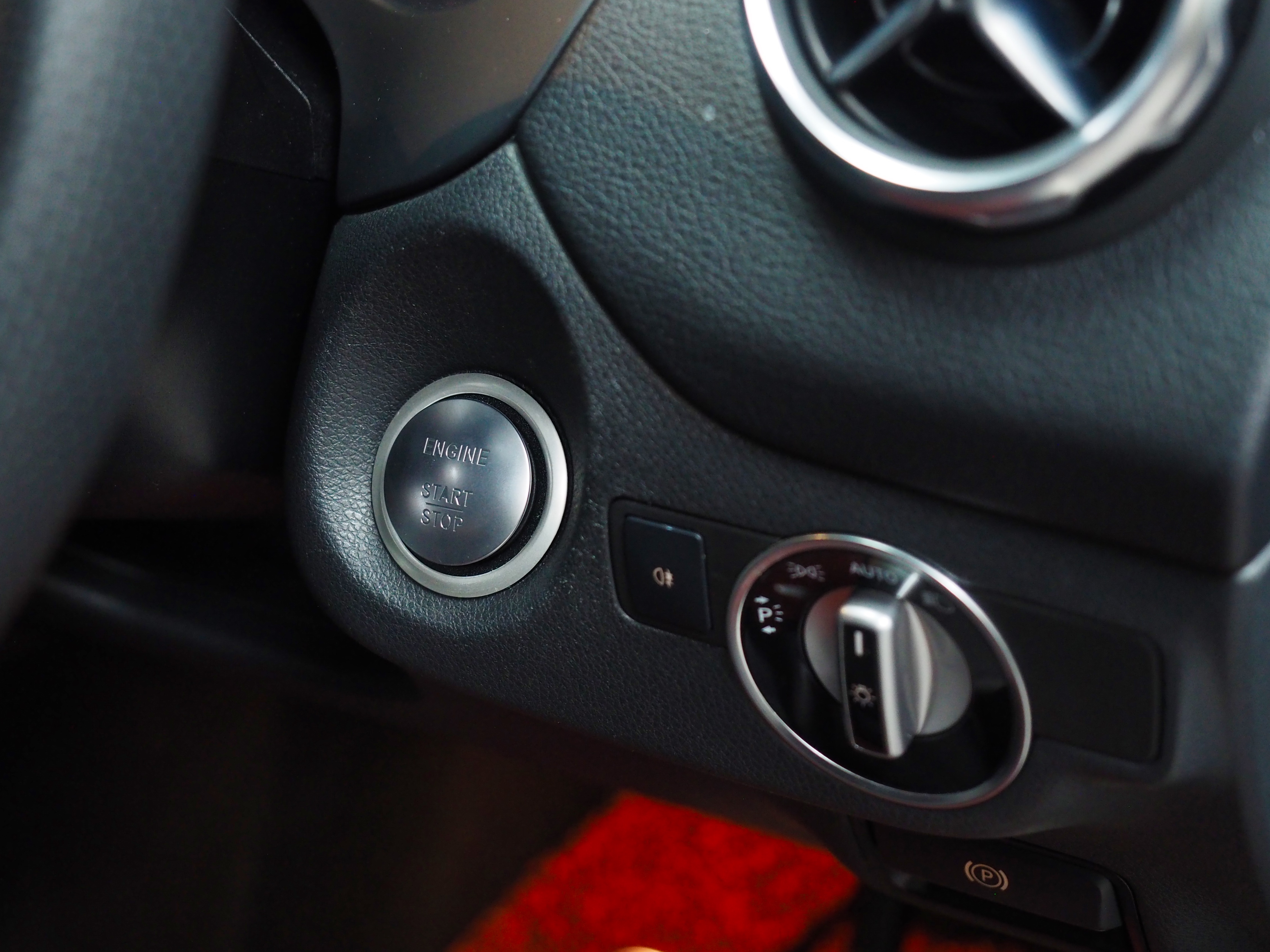 จองแล้ว GLA250 AMG Dynamic W156